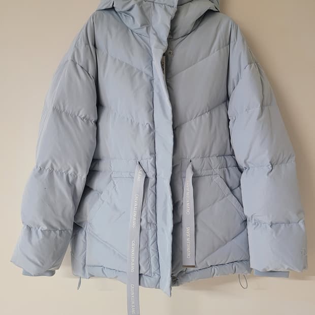 캘빈클라인 미드 랭스 페미닌 다운 자켓 XS (제니,정호연)