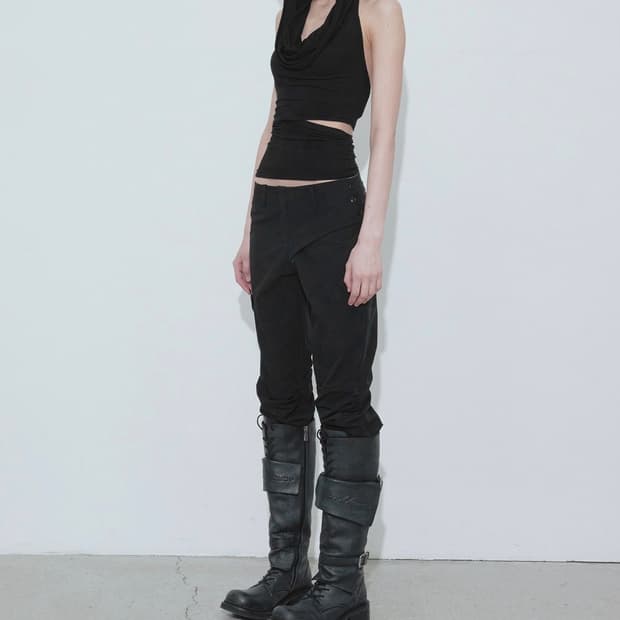 구해요) 보헤미안서울 CUT-OUT HOODIE SLEEVELESS,