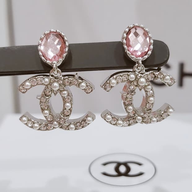 샤넬 cc로고 핑크 크리스탈 귀걸이 업사이클링