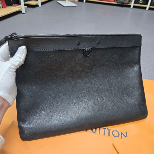 [특가][정품] 루이비통 쉐도우 클러치백