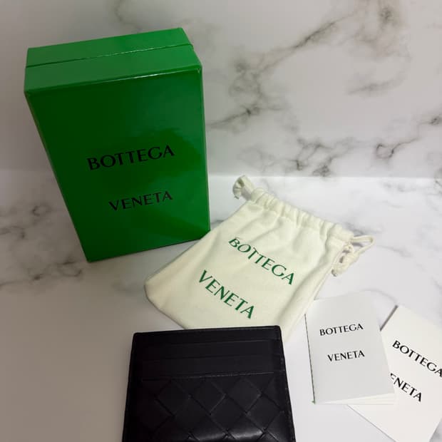 보테가베네타 신형 인트레치아토 카드지갑