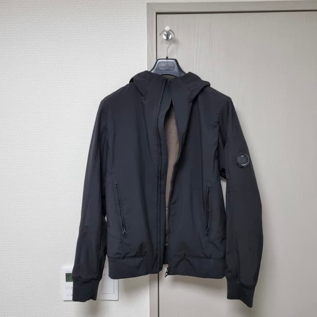 cp컴퍼니 바람막이 팝니다