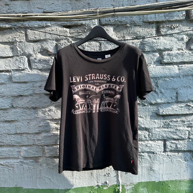 Levis 리바이스 빈티지 그래픽 블랙 반팔티셔츠(m)