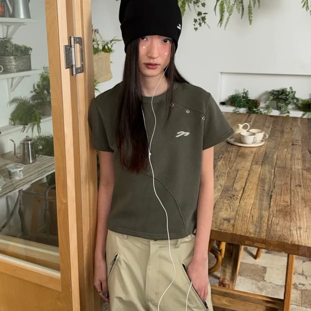 탄산마그네슘 절개 아일렛 티셔츠