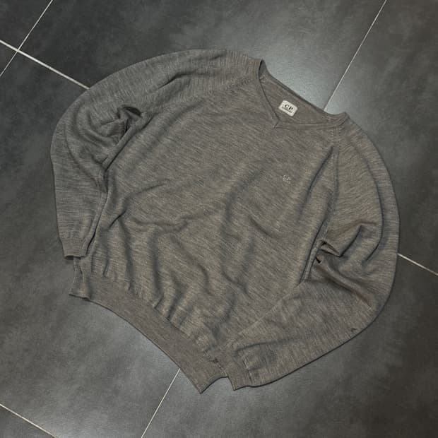 CP company 브이넥