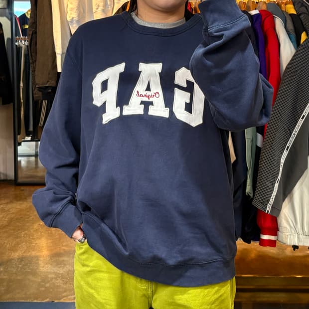 GAP 네이비 맨투맨