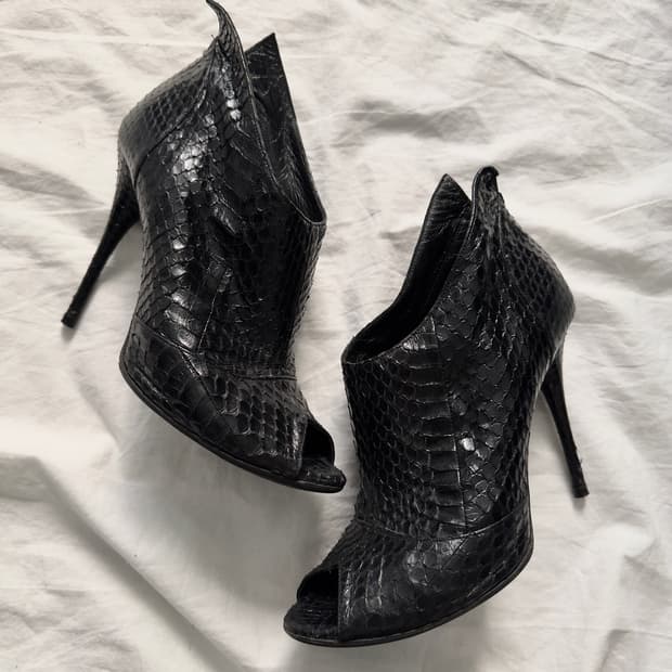 발망 데카르넹 아카이브 오피움 “snake heels” 파이톤 레더 힐