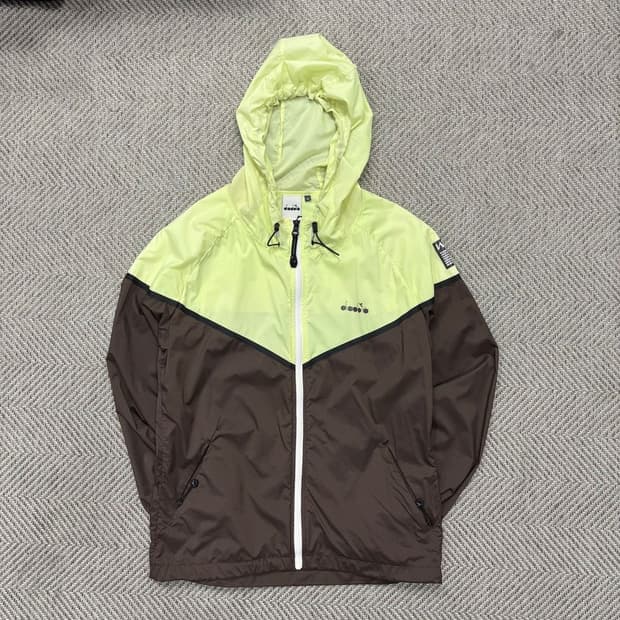 디아도라 배색 바람막이 v0249