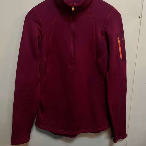 아크테릭스 반집업 후리스