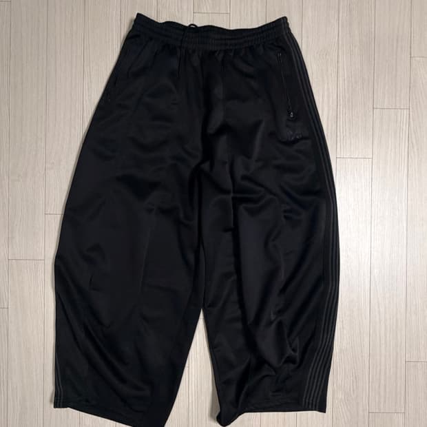 니들스 x 스튜디오스 h.d 트랙팬츠 m 팝니다