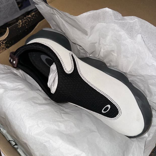 오클리 팩토리 팀 x 브레인 데드 플래시 화이트 버치