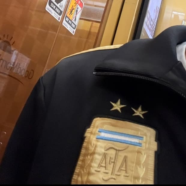 아디다스 희귀 대장급 아르헨티나 블랙골드 트랙탑 져지