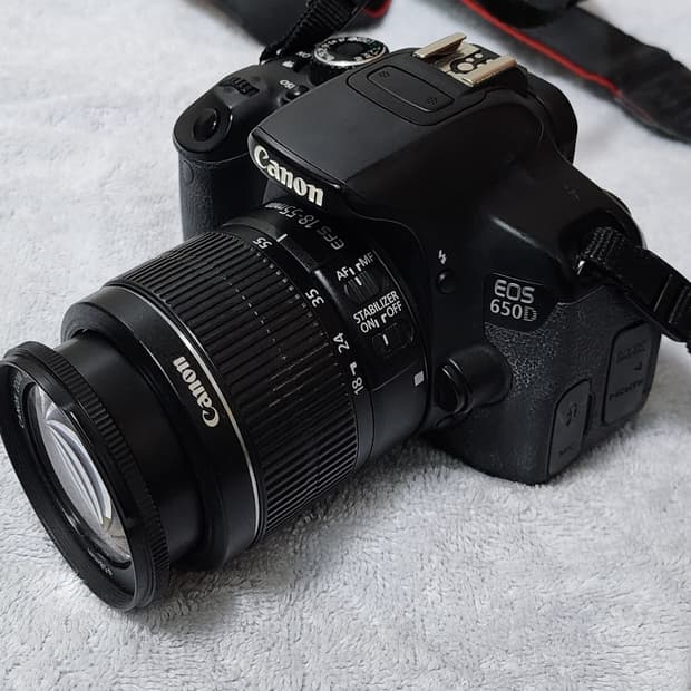 캐논 EOS 650D 카메라와 18-55mm 렌즈팝니다.