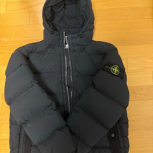 스톤아일랜드 심리스 패딩 m사이즈