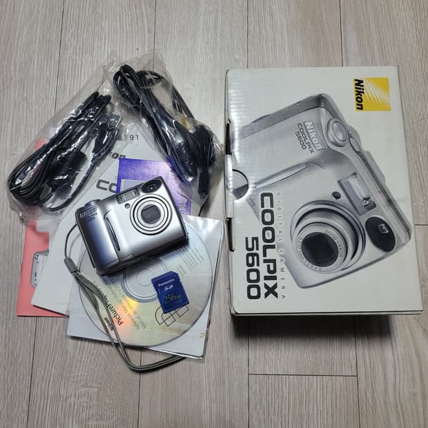 니콘 쿨픽스 5600 일반 디카