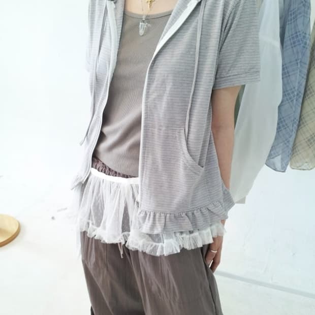 히피디피 스트라이프 프릴 반팔 후드집업 그레이