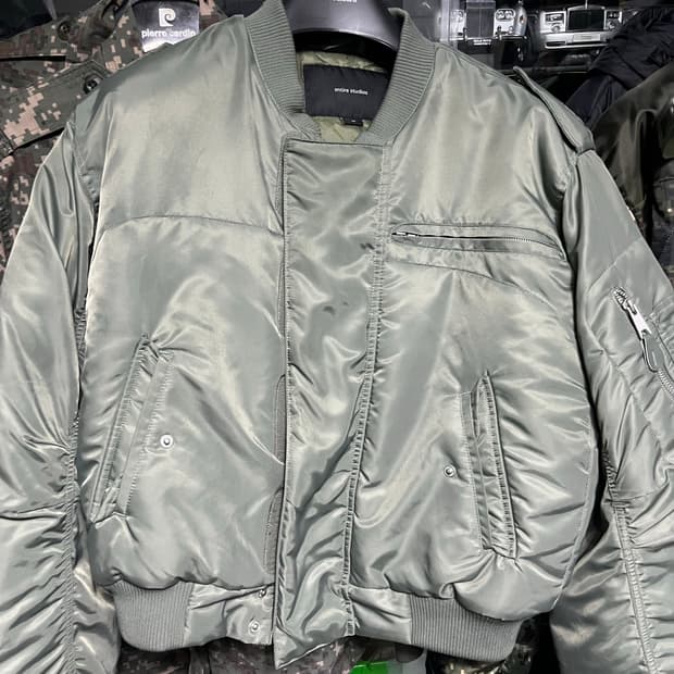 엔타이어 스튜디오 a-4 봄버