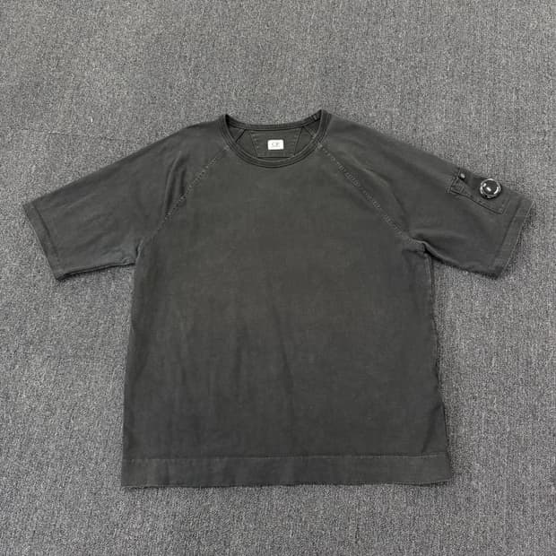 CP컴퍼니 렌즈 와펜 반팔 티셔츠