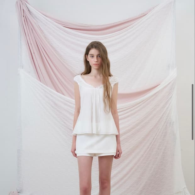 르베인 lebane Eden Pleated Blouse