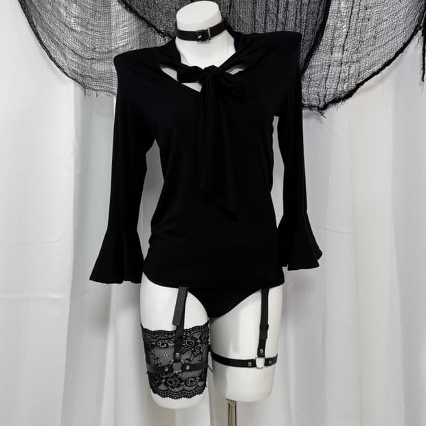 black detail t-shirt