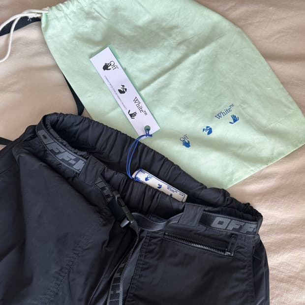 (32인치/새상품) Off-White 카고 쇼츠 블랙 택보유