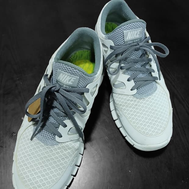 *나이키 프리 런 화이트/그레이 러닝화 280