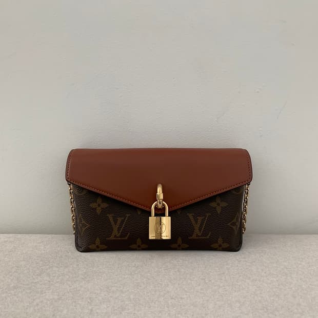 루이비통 패들락 온 스트랩 