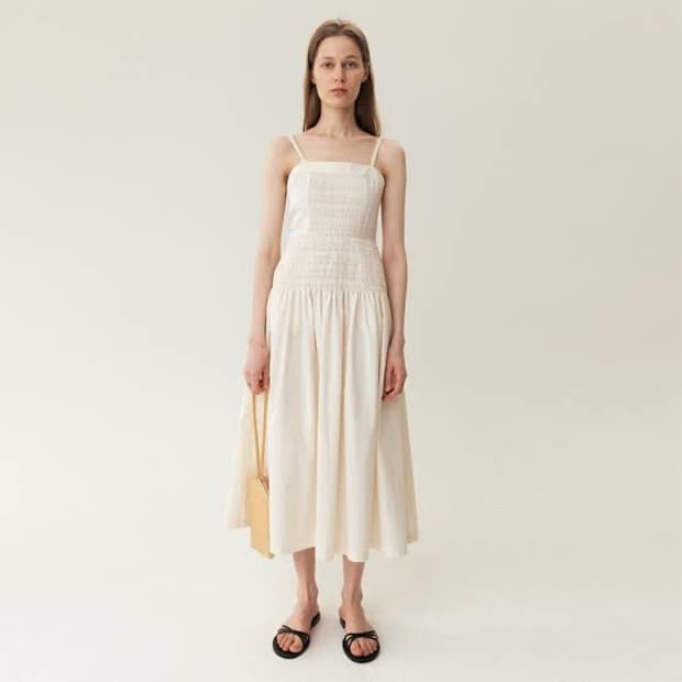  킨더살몬 Smocking Shirring Dress Cream