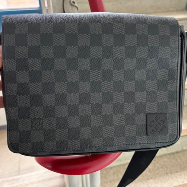 루이비통 디스트릭스 크로스백 (공용)