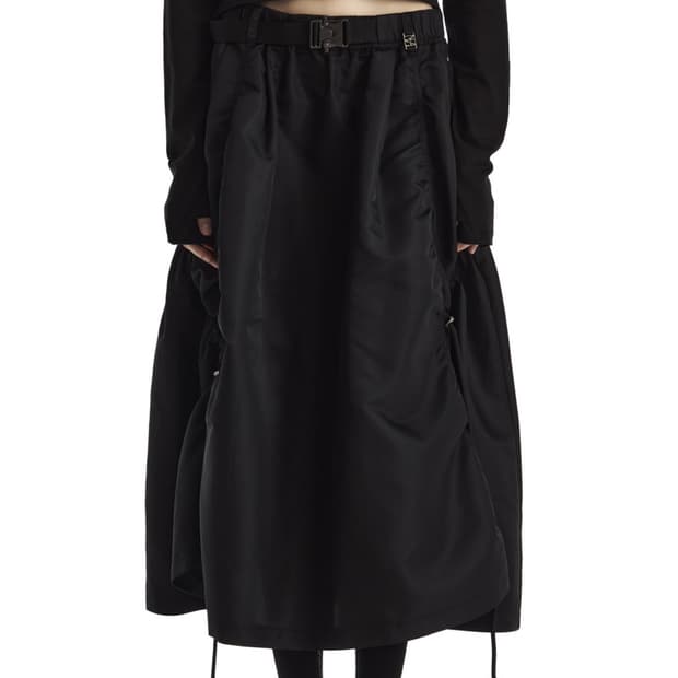 트밍 Drawstring nylon flared set-up skirt
