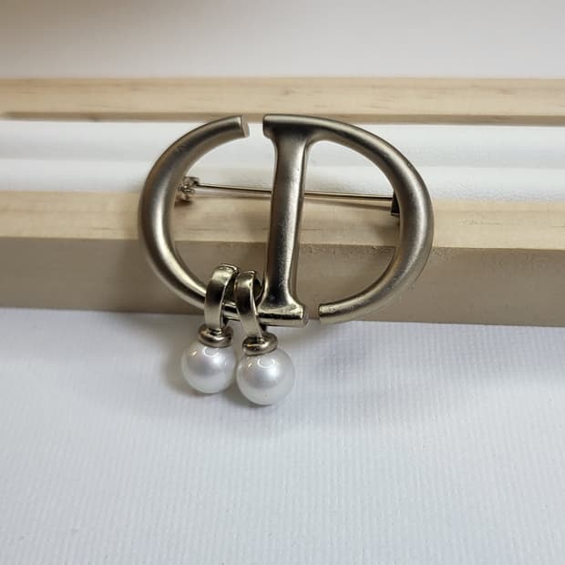 디올 업사이클링 드롭진주 브로치 무광