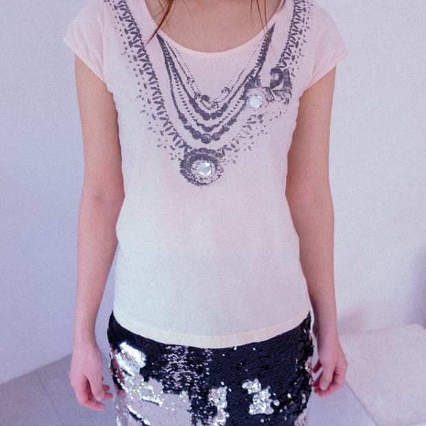 Pink fake necklace t-shirts