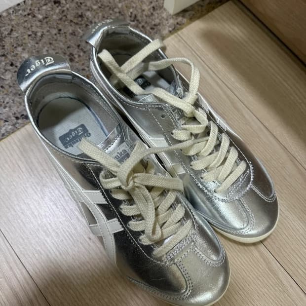 오니츠카타이어 맥시코 66 실버
