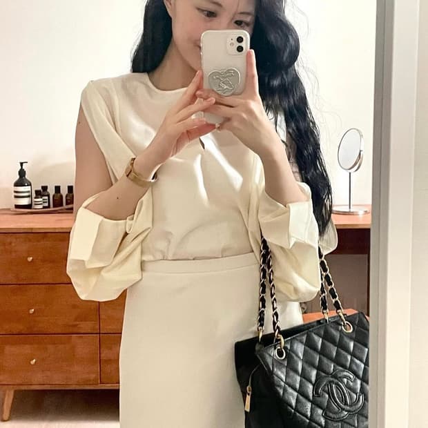 COS 오픈 슬리브 블라우스 새상품 연말룩