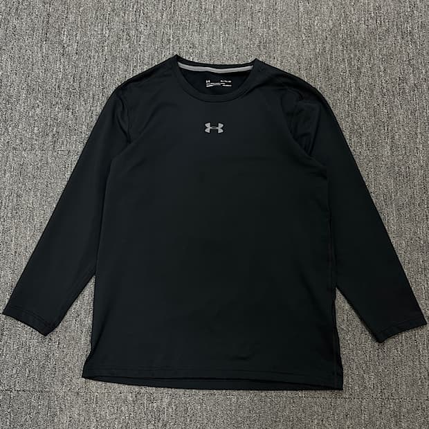 언더아머 기모 티셔츠