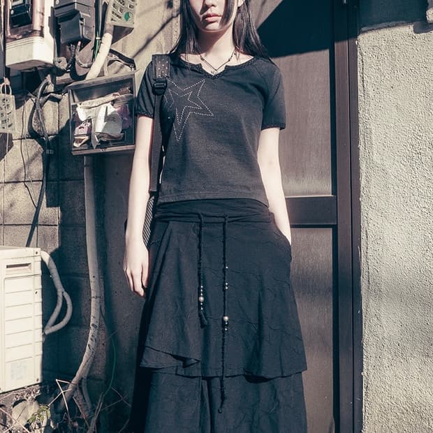 허그유어스킨 Star flayered midi skirt (Black)