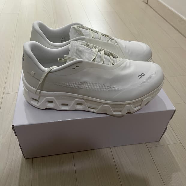 온러닝 PAF 3.0 화이트 285 post archive faction