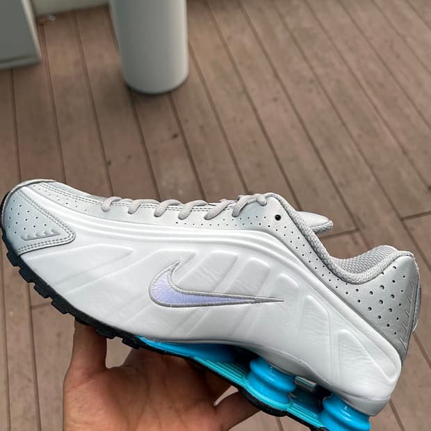 (270) 나이키 쇼크스 R4 운동화 HQ1988