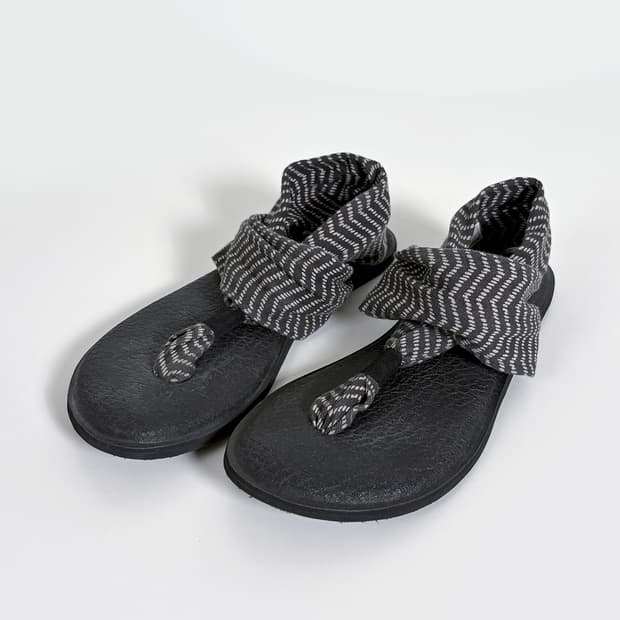 Sanuk yoga sling