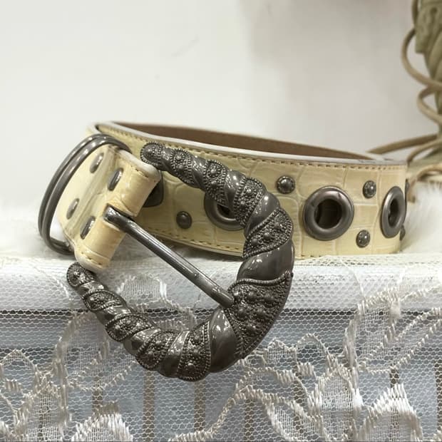 yellow beige western bold buckle belt