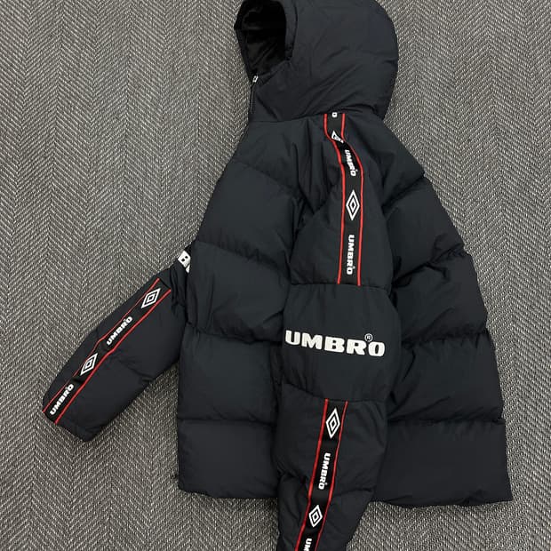 엄브로 패딩 블랙