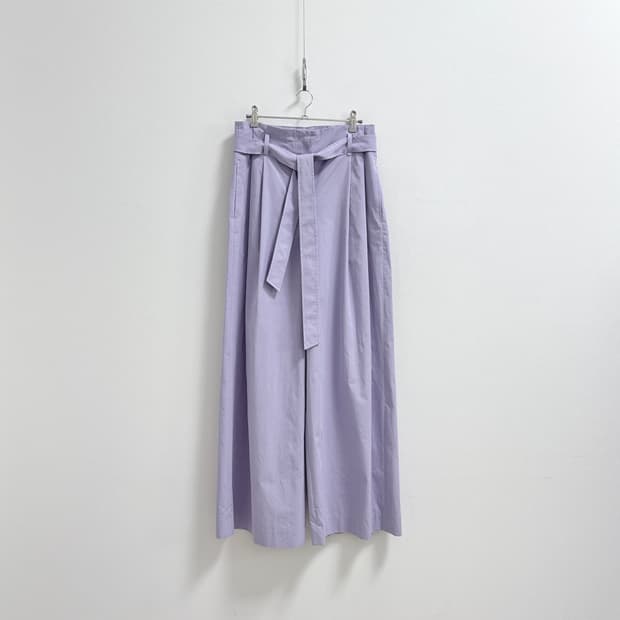 컴젠 벨티드 와이드 핀턱 팬츠 라일락