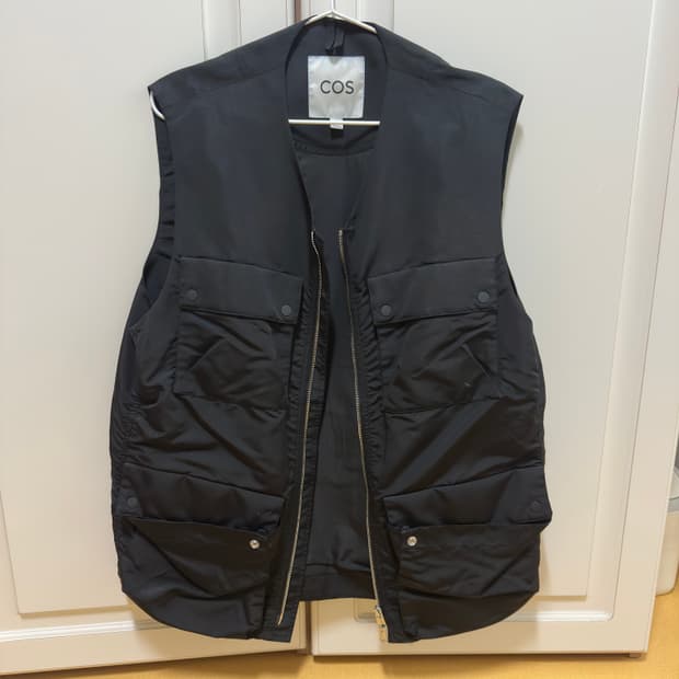 cos 나일론 베스트 블랙 M