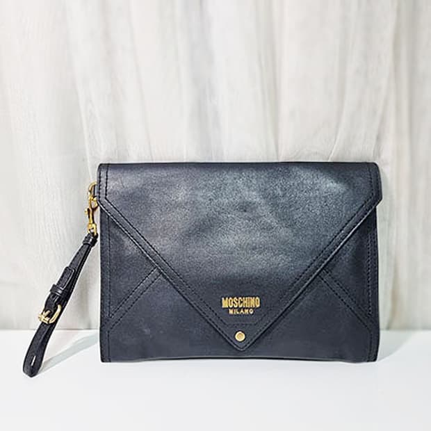 모스키노 클러치