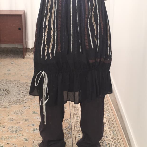 블랙 패턴 미디 스커트