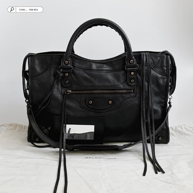 발렌시아가 클래식 시티백 미듐 판매합니다.