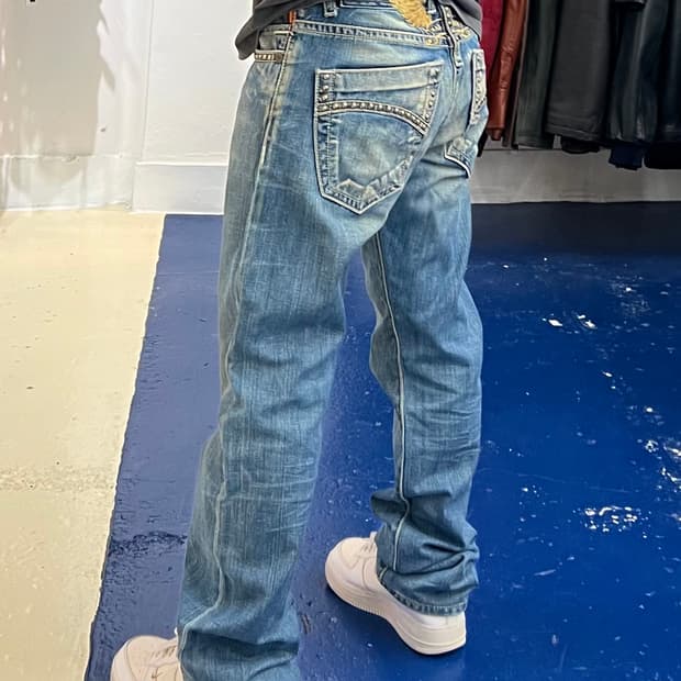 ROBIN’S JEAN 로빈스진 스터드 엠브로이드 Y2K 데님 팬츠