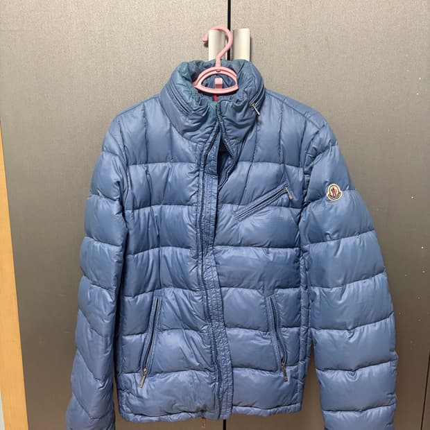몽클레어 하늘색 구스다운 경량패딩