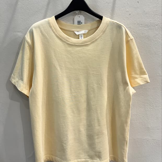H&M 크리미 기본 반팔티