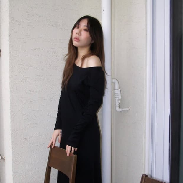 김프티 보트넥 져지 맥시 드레스